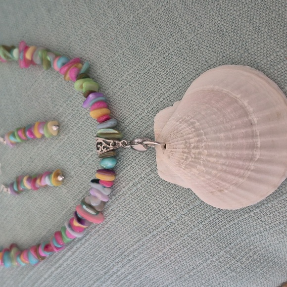 Natural Shell 3 Piece Jewelry Set.Beautiful Colors - Picture 8 of 8
